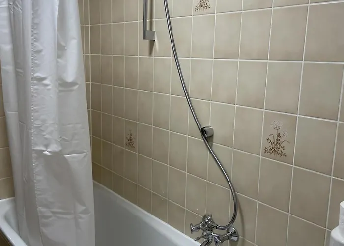 Gemutliche 93m2fewo Mit 2 Schlafzimmern Und Seitlichem Seeblick Vom Balkon Holiday home *